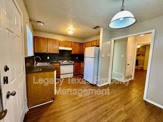 Photo - 1407 Courtney Pl