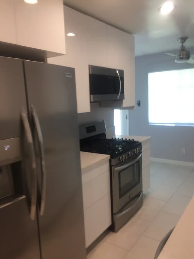 300 W Via Escuela Apartments - 300 W Via Escuela Apartments