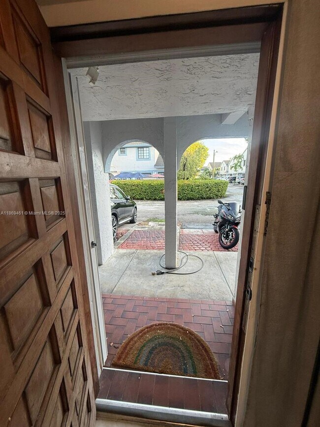 Photo - 1595 SW 122nd Ave Unidad 4-6