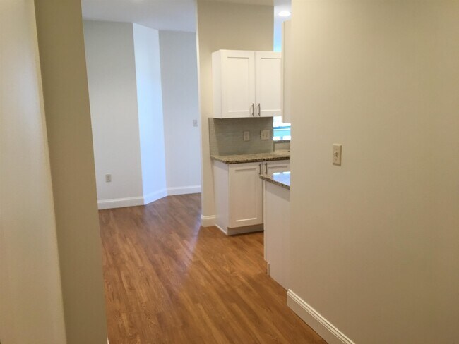 Photo - 875 Elm St Unidad 1005