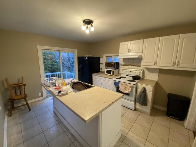 Building Photo - 27 Paradise Rd S