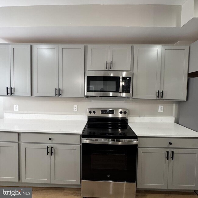 Building Photo - 2216 Whittier Ave