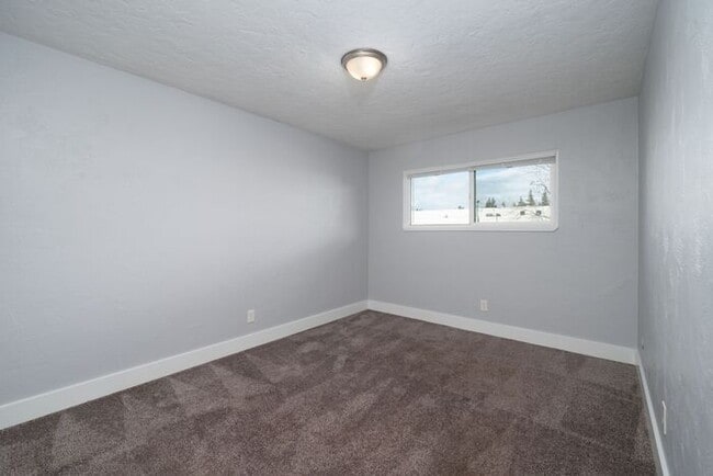 Photo - MOVE IN SPECIAL 1ST MONTH RENT FREE!! 2 bedroom unit!!