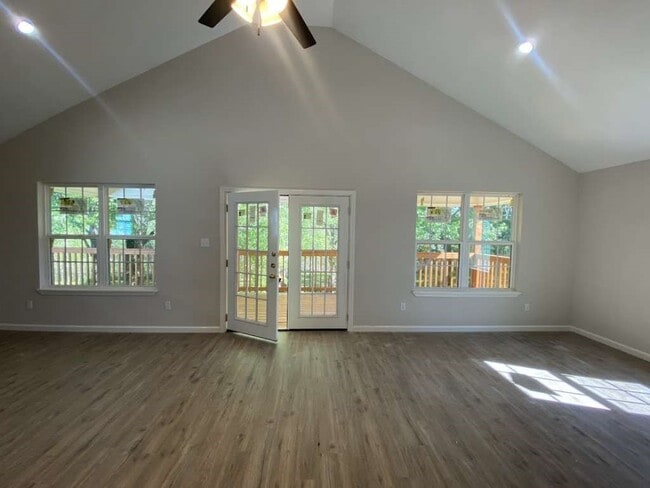 Building Photo - 283 Wood Fern Dr Rental
