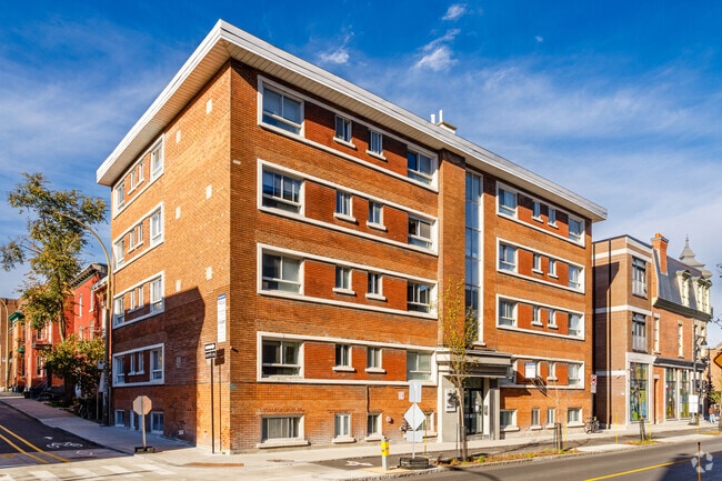 Building Photo - 25 Av des Pins O