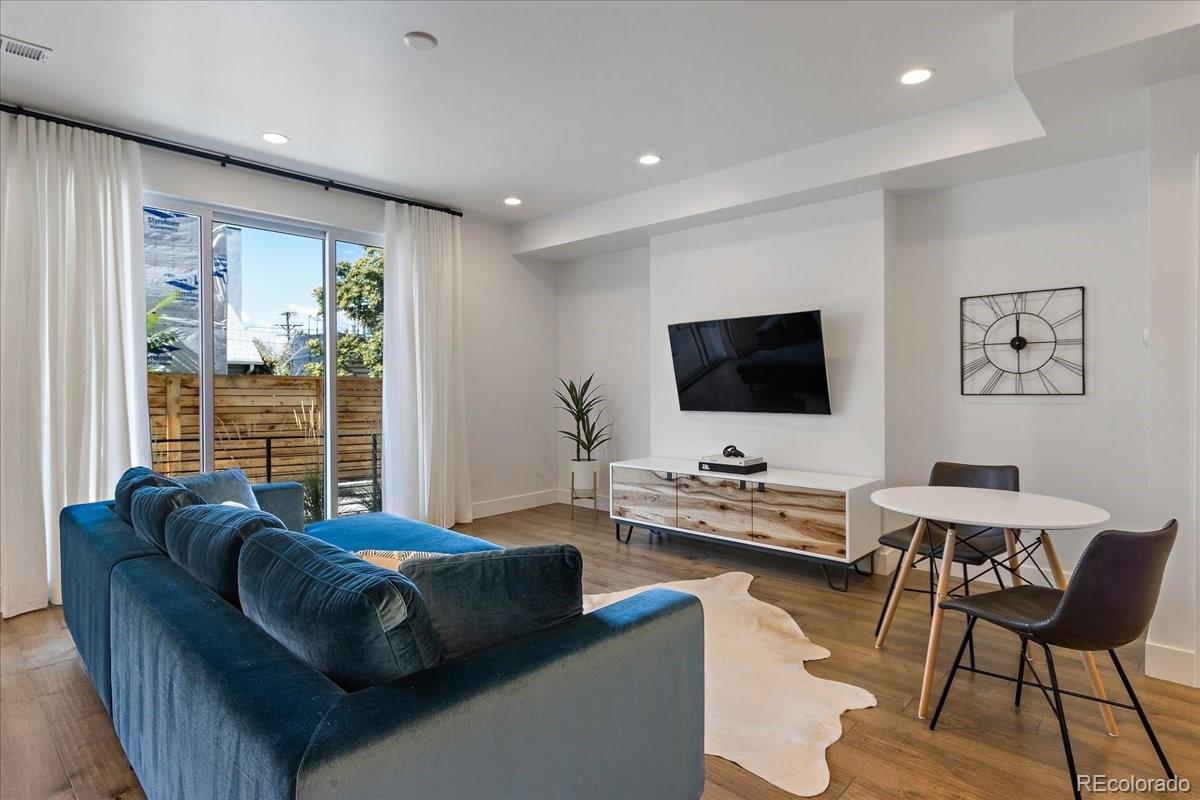 Photo - 2929 Lawrence St