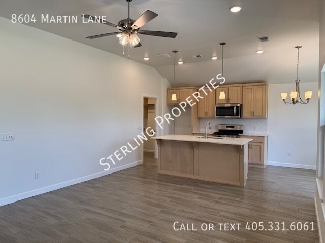 Photo - 8604 Martin Ln