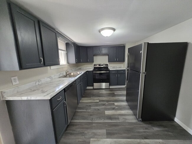 Building Photo - 317 6th Ave N