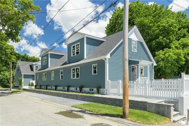 Photo - 7 Coggeshall Ave