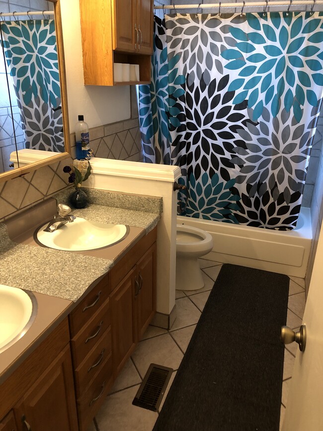 Photo - 21 N Briarwood Pl