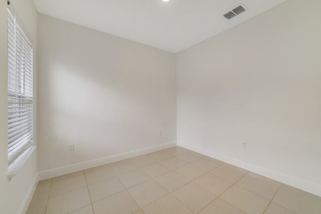 Photo - 15772 SW 37th Cir