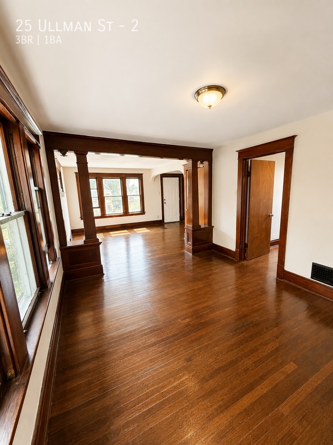 Photo - 25 Ullman St Unit 2