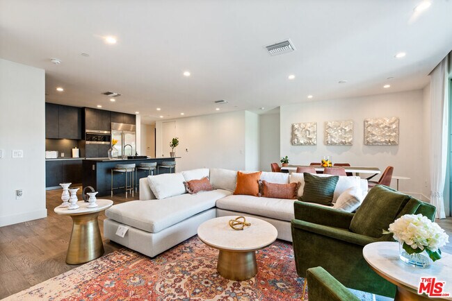 Photo - 728 N Sweetzer Ave Unidad 317