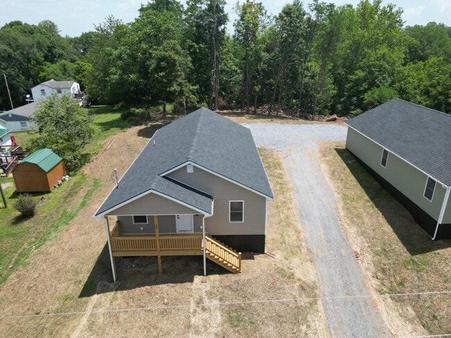 Photo - 40 Hollins Mill Rd