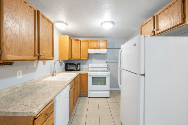 Building Photo - 673 E 1650 S Rental