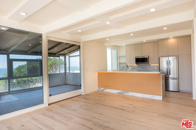 Building Photo - 7273 Birdview Ave Unit 3 Rental