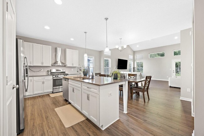 Photo - 560 Habitat Wy