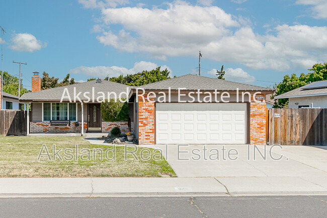 Photo - 883 El Capitan Ave House