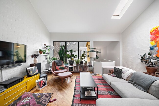 Photo - 3018 Baldwin St