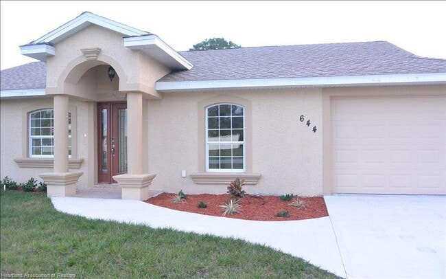 Building Photo - Three Bedroom-Two Bath-Single Family home-...