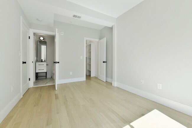 Photo - 179 Chelsea St Unit #1