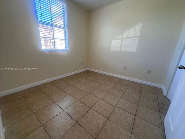 Photo - 1420 NE 33rd Ave