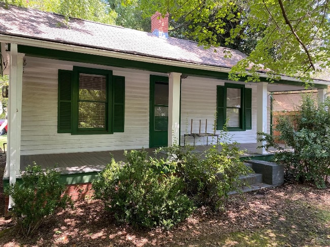 Building Photo - 508 W Cameron Ave