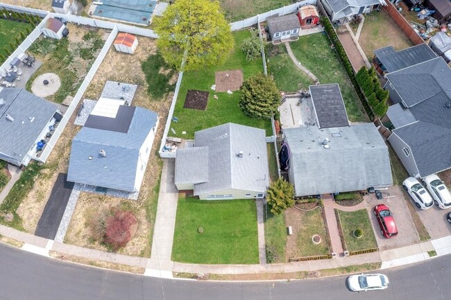 Photo - 191 Howard Ave