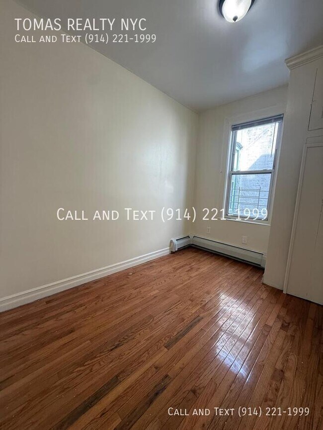 Photo - 775 E 233rd St