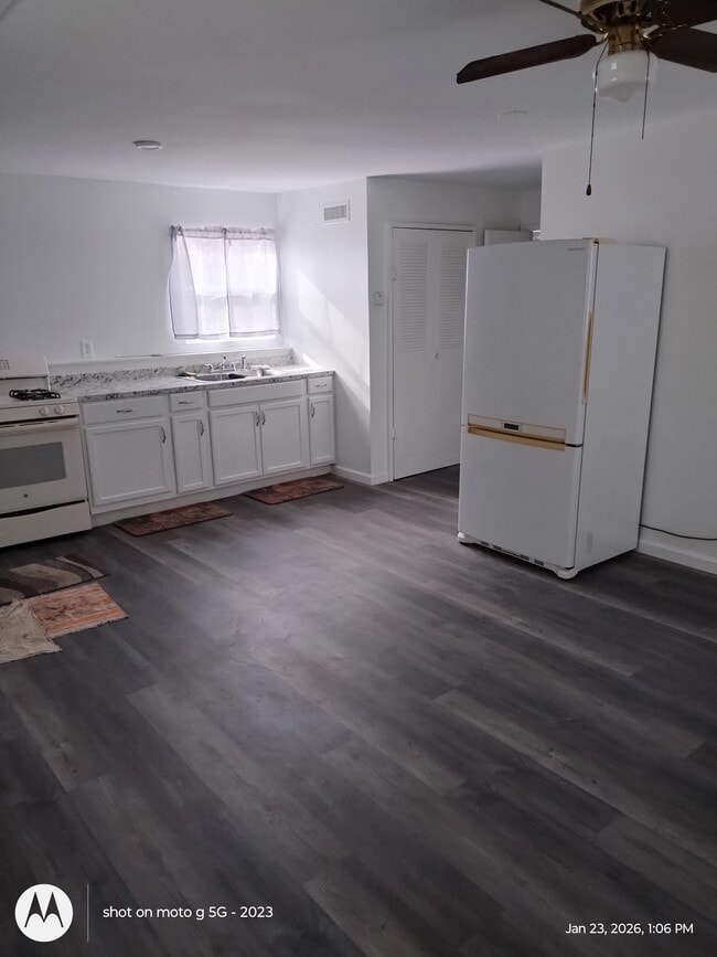 Photo - 111 Trudy Ave