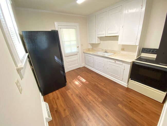 Photo - 2bd/1ba House w/ 2020 remodel in Kannapoli...