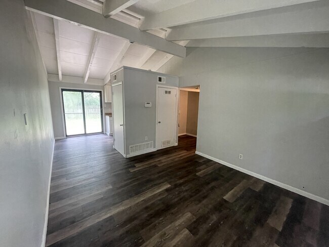 Photo - 2810 Grants Pkwy