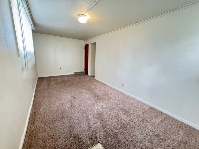 Photo - 1 BEDROOM, 1 BATHROOM, GARDEN LEVEL APARTM...