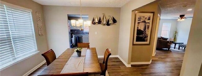 Photo - 1133 Hawthorn Ln