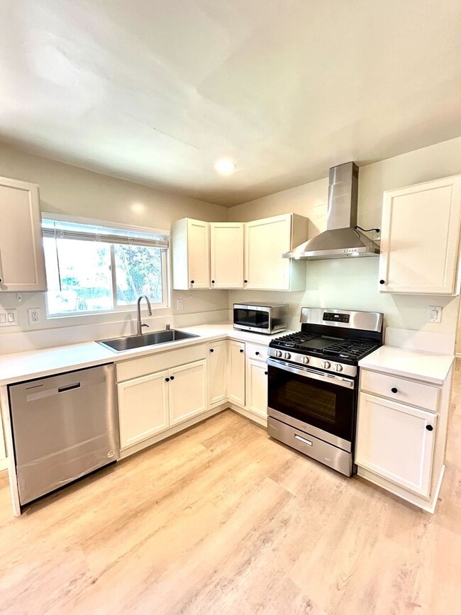 Photo - Now Leasing for the 2026-2027 School Year:... Unidad 1186 Olive Street