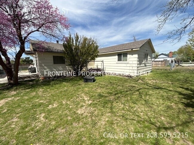 Building Photo - 1115 N Mitchell St Rental