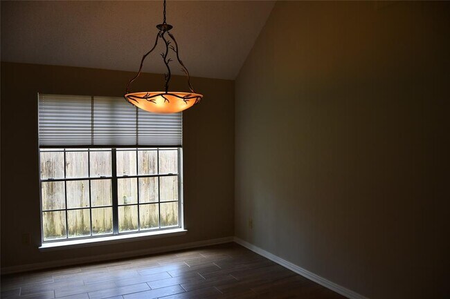 Photo - 16 White Bark Pl