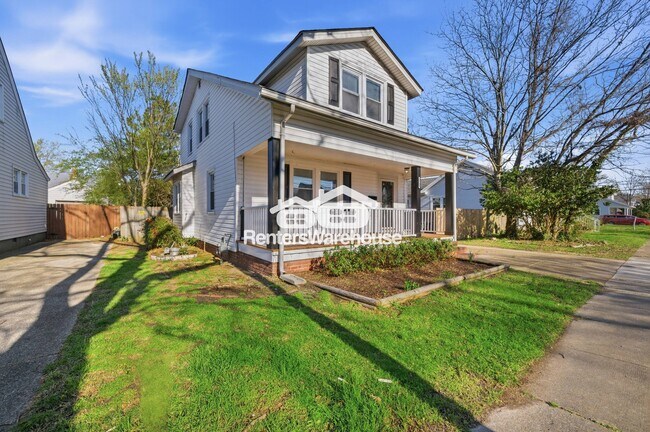 Photo - 2729 Somme Ave