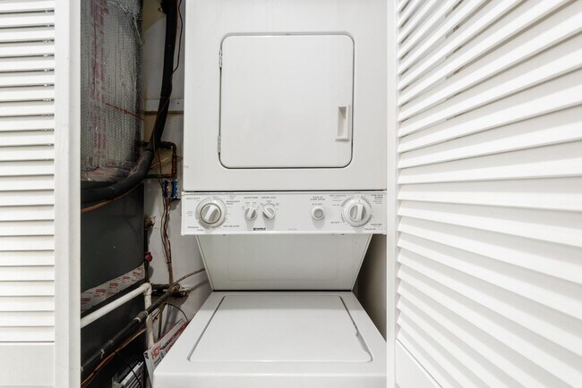 Photo - 1621 F St NE