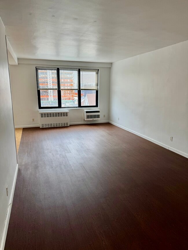 Building Photo - 48 Davis Ave Unit 4H