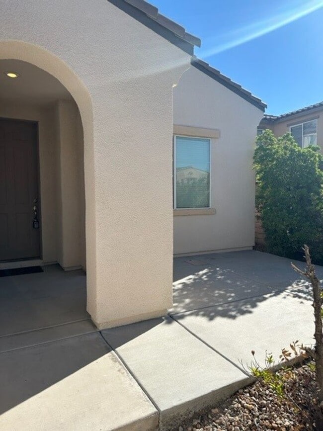 Photo - Beautiful 4 bedroom home In Paseos Summerlin - minutes from DT Summerlin and Red Rock Canyon!!