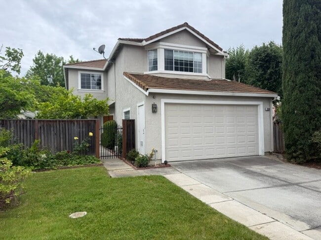 Building Photo - Spacious 3 Bedroom 2.5 Bath Two Story Home in Desirable Almaden Neighborhood