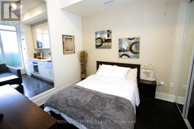 Photo - 330 Richmond St W Unit 210