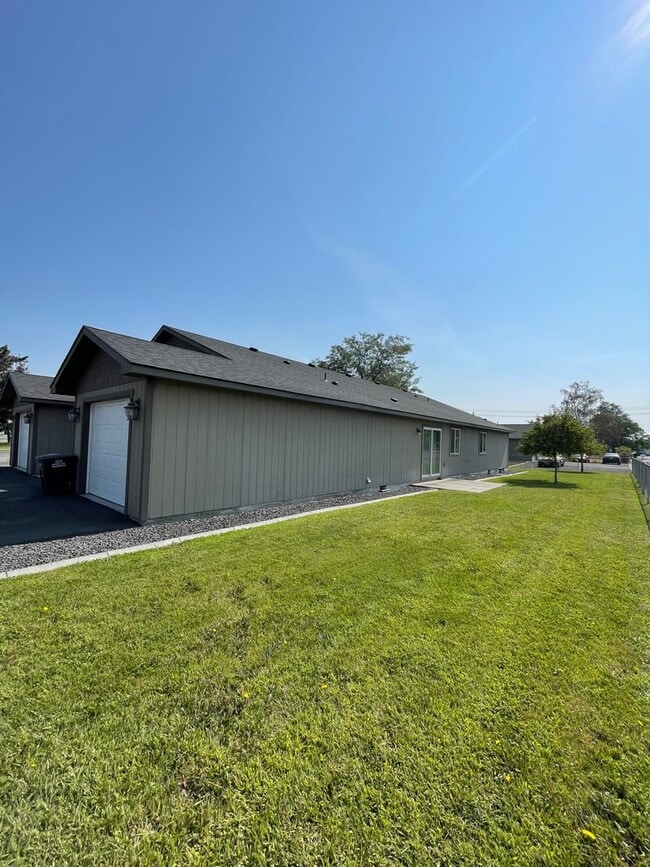 Photo - 1649 Pheasant St