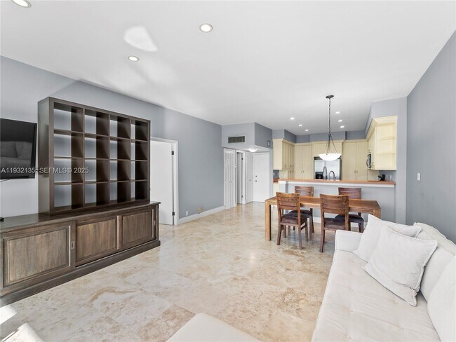 Photo - 5 Island Ave Unidad LE