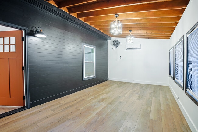 Photo - 1170 Niles Ave NW
