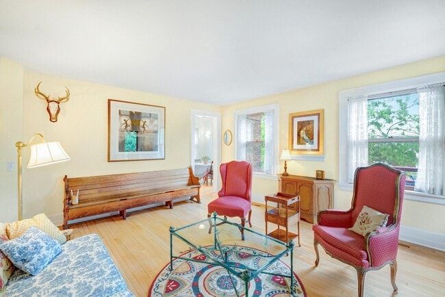 25 Langdon St Unit B