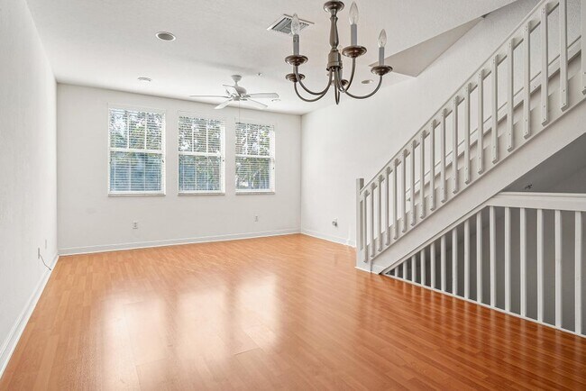 Photo - 500 Pacific Grove Dr Unidad 7