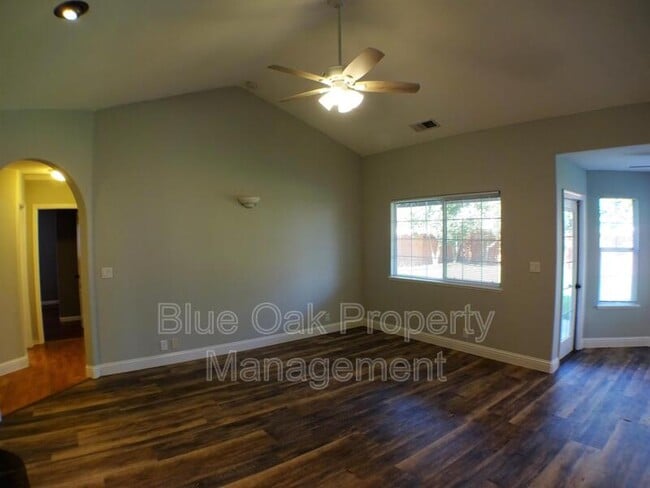 Photo - 612 W 6th Ave