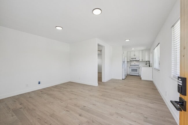 1120 Davis St Unit 1126 (Front)